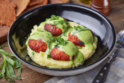 Фиш-боллы со шпинатом и картофельным пюре