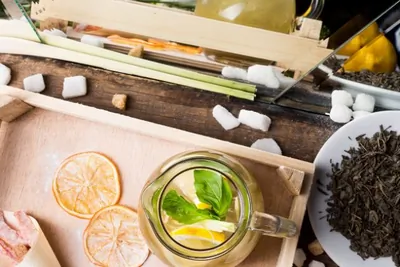 Шен-пуэр с лемонграссом и березовым листом