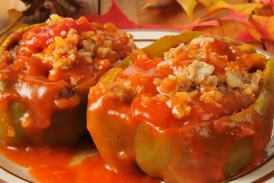 Фаршированные перцы в сметанно-томатном соусе