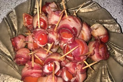 Помидорки в беконе