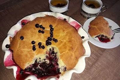 Коблер с черной смородиной