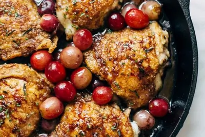 Курица с виноградом в вине