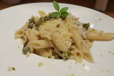 Паста с тунцом в белом вине и тимьяном