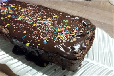 Низкокаллорийный шоколадный кекс с вишней