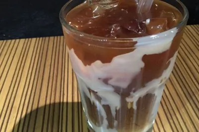 Кофе со льдом и сгущенкой