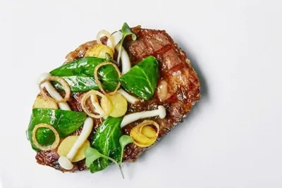 Рибай с пикантным соусом с перцем