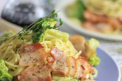 Паста с брокколи и беконом