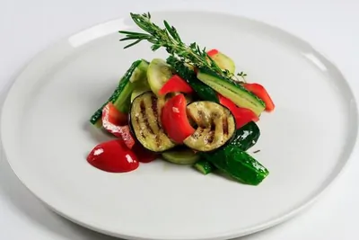 Салат из овощей на гриле