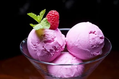 Мороженое с фиалками