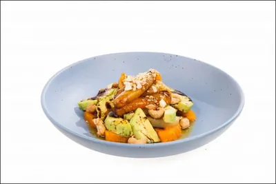 Полезный салат из авокадо, батата и болгарского перца