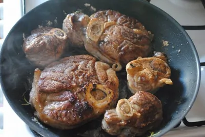 Тушеная говяжья голяшка оссобуко