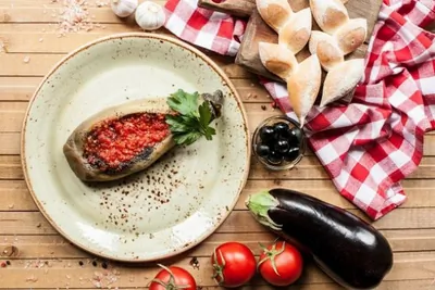 Баклажан печеный с аджикой