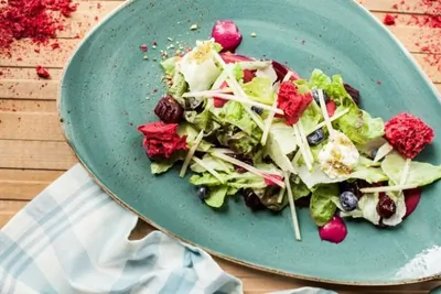 Салат из свеклы и козьего сыра