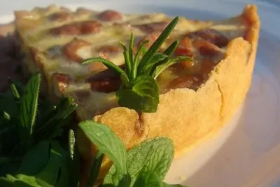 Пирог с зеленой фасолью и ветчиной