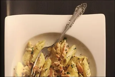 Пенне с лососем