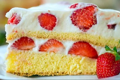 Ангельский бисквит с ягодами