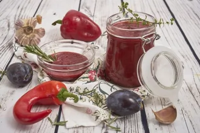 Сливовая домашняя аджика