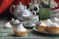 Корзиночки с белковым кремом