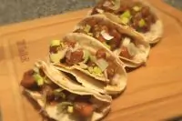 Мини тако с курицей терияки