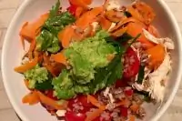 Гречневая крупа с авокадо, помидорами черри и кунжутом