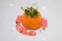 Оливье со слабосоленым лососем и яблоком