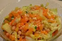 Салат с фасолью и яблоком