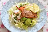 Свинина с овощным салатом