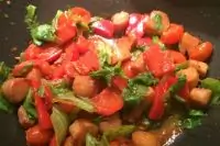 Теплый салат с гребешком в воке