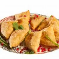 Индийские самосы с картофелем и зеленым горошком