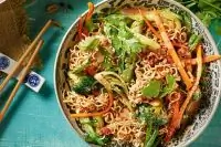 Овощи по-китайски с яичной лапшой