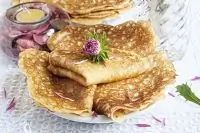 Оригинальные блины с луговыми цветами