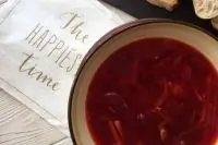 Борщ на говяжьем бульоне с запеченной свеклой