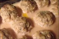 Мясные шарики в томатно-сметанном соусе