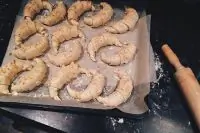 Круассаны с варено-копченной ветчиной