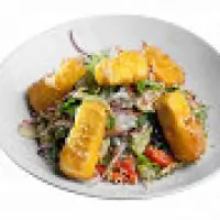 Салат с жареным тофу и кунжутом