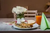 Пряженые блинчики по-тихорецки с тунцом и моцареллой