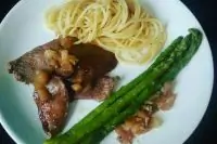 Индейка с яблоками и спаржей