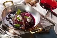 Блинчики креп со свеклой, черной смородиной и сыром Рикотта