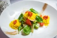 Салат из хрустящих овощей с сельдереем, кус-кусом и горчично- цитрусовой заправкой