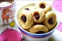 Рисовое печенье с вишней