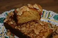 Кекс с карамелизированным миндалем