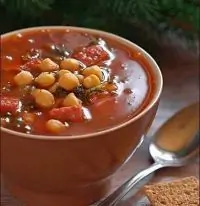 Испанский гороховый суп с сырокопченой колбасой