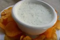 Густой соус с йогуртом и чесноком