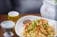 Салат из тонкого тофу с огурцом и китайской капустой