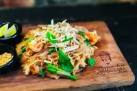 Лапша пад-тай с креветками