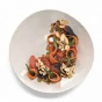 Салат с морковью, красной рыбой и миндалем