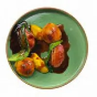 Утиная грудка с морковным кремом и мушмулой