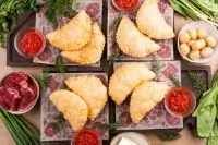 Мини-чебуреки с картофелем и сыром