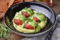 Фиш-боллы со шпинатом и картофельным пюре