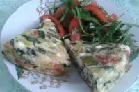 Запеченная фриттата с сушеными помидорами и фетой